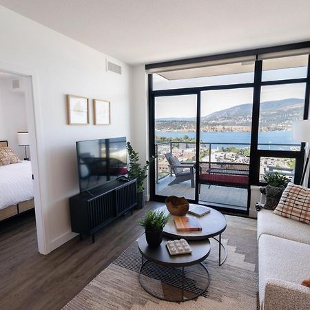Awesome View 21 Two Bedroom One Bath Downtown Lake View Near Beach 킬로나 외부 사진
