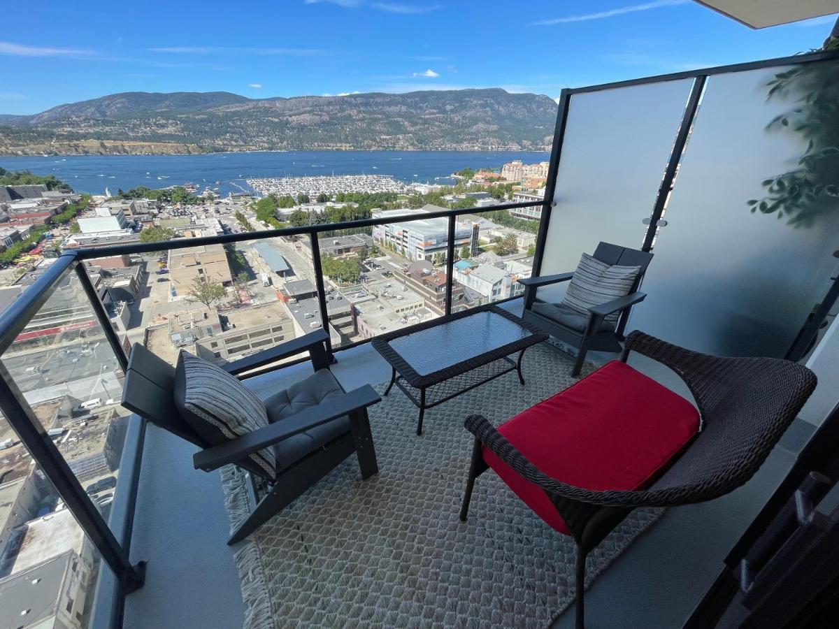 Awesome View 21 Two Bedroom One Bath Downtown Lake View Near Beach 킬로나 외부 사진