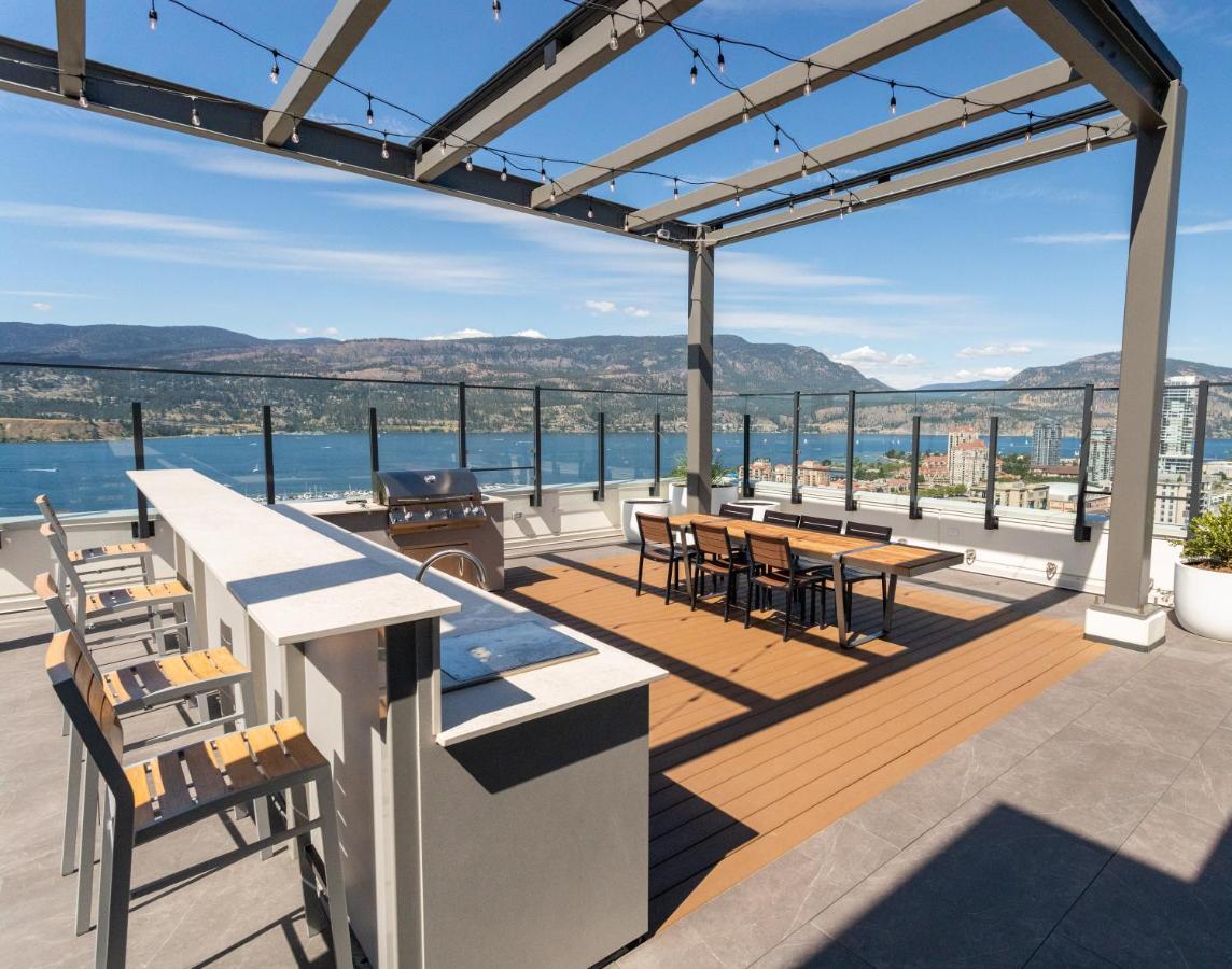 Awesome View 21 Two Bedroom One Bath Downtown Lake View Near Beach 킬로나 외부 사진